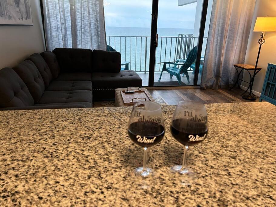 On The Beachfront Condo, Newly Renovated *