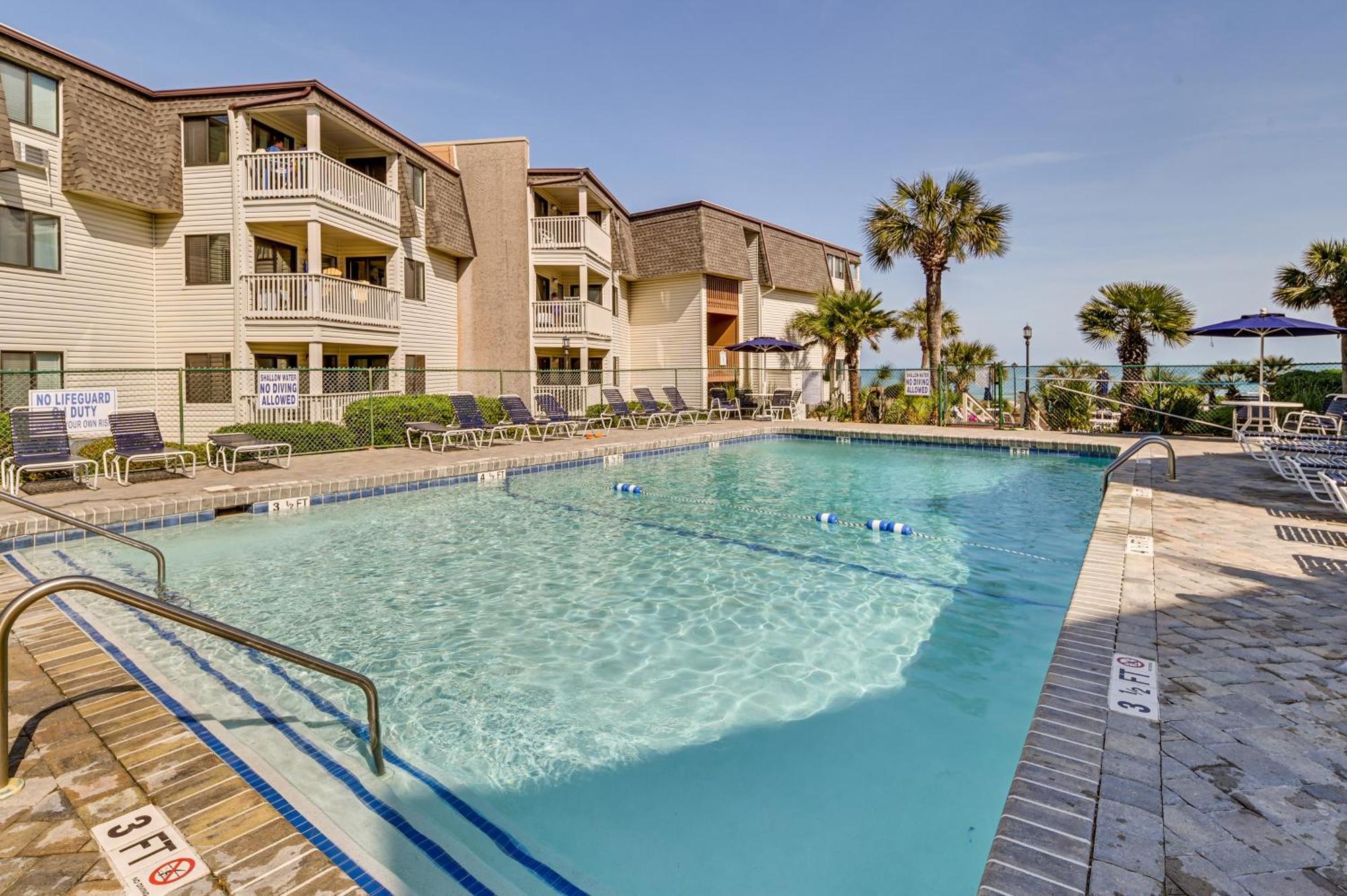 Myrtle With Pool Access And View! *
