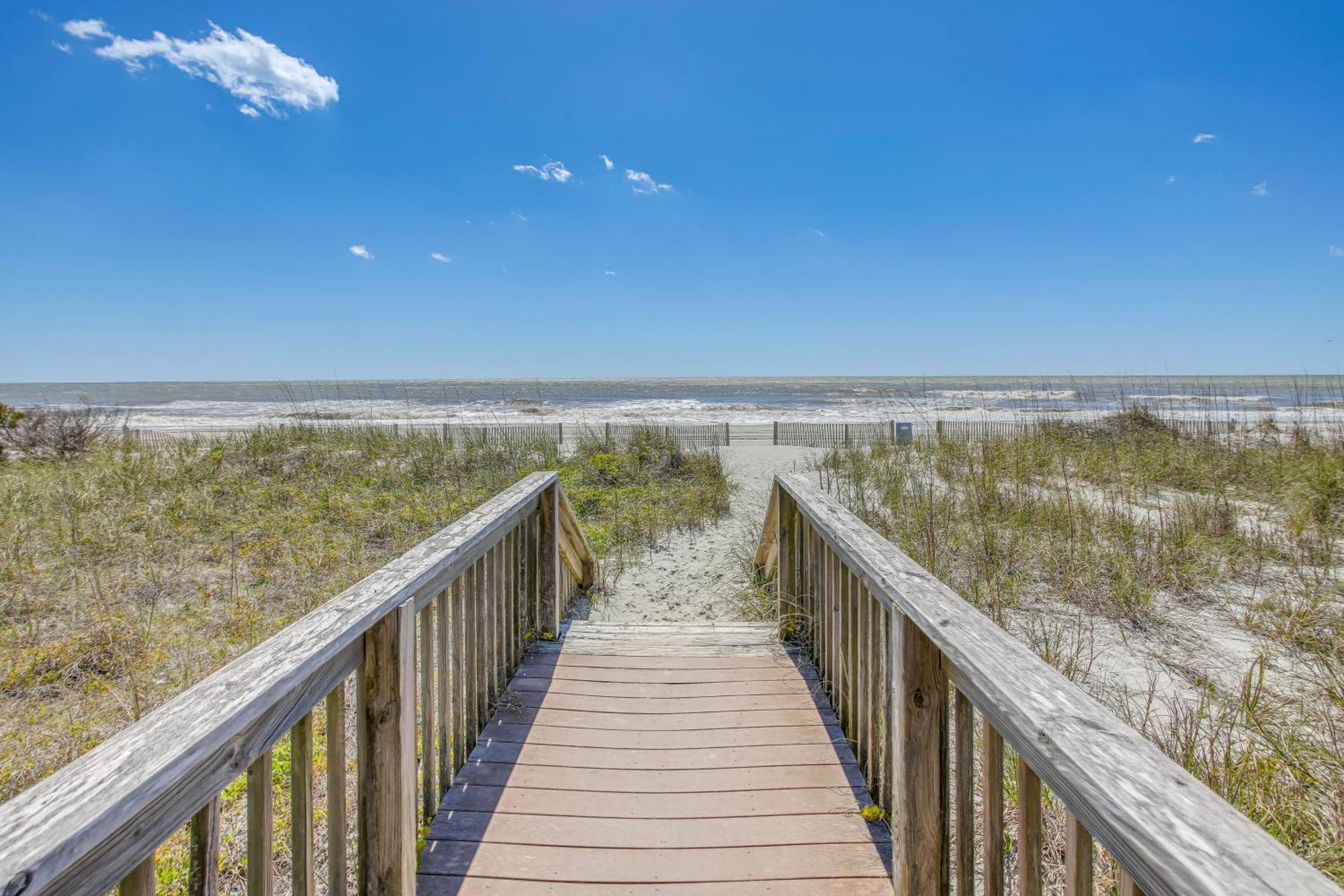 Myrtle With Pool Access And View!