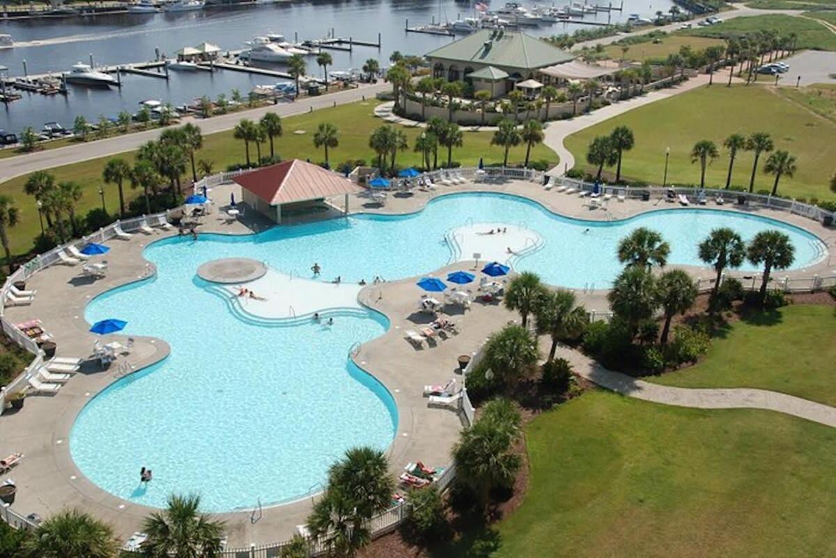 Waterfront Luxury Huge With 15000sf Pool Holiday home Myrtle Beach