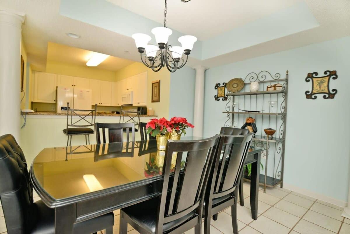 Waterfront Luxury Huge With 15000sf Pool Holiday home