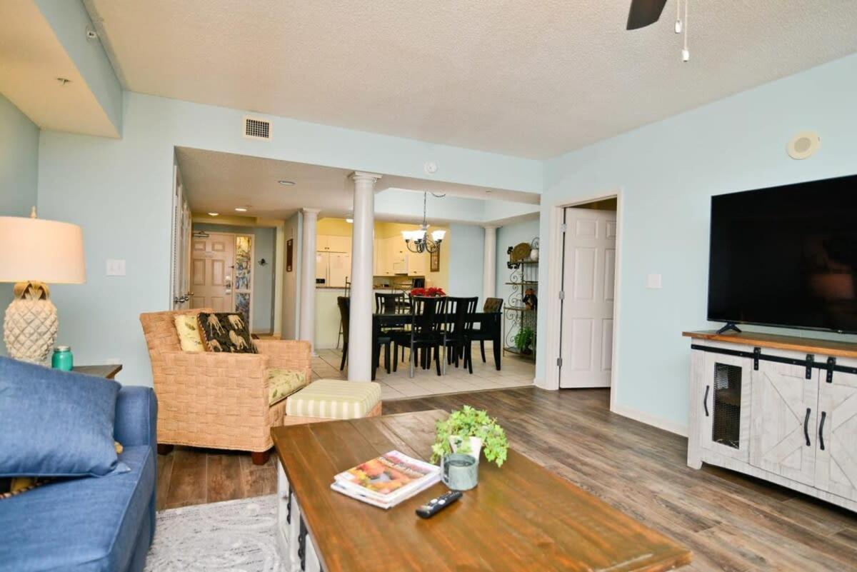 Waterfront Luxury Huge With 15000sf Pool