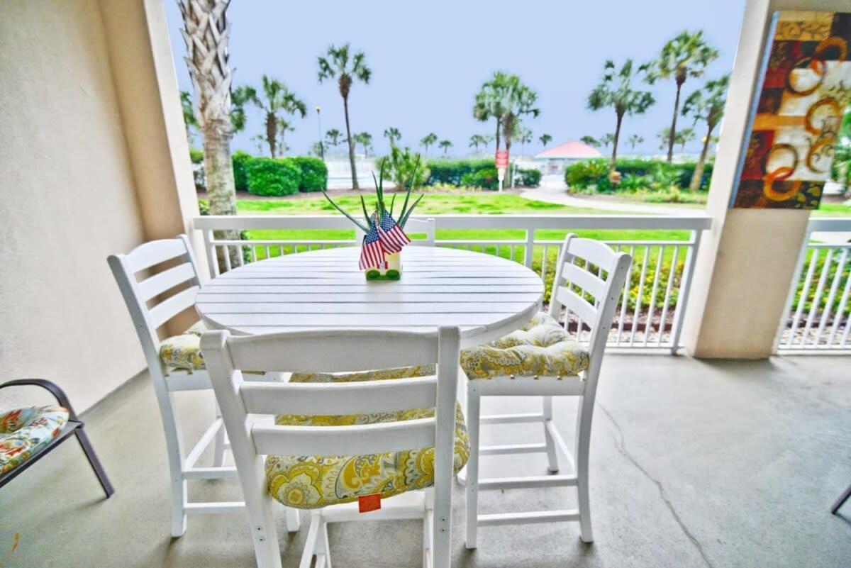 Waterfront Luxury Huge With 15000sf Pool Holiday home *