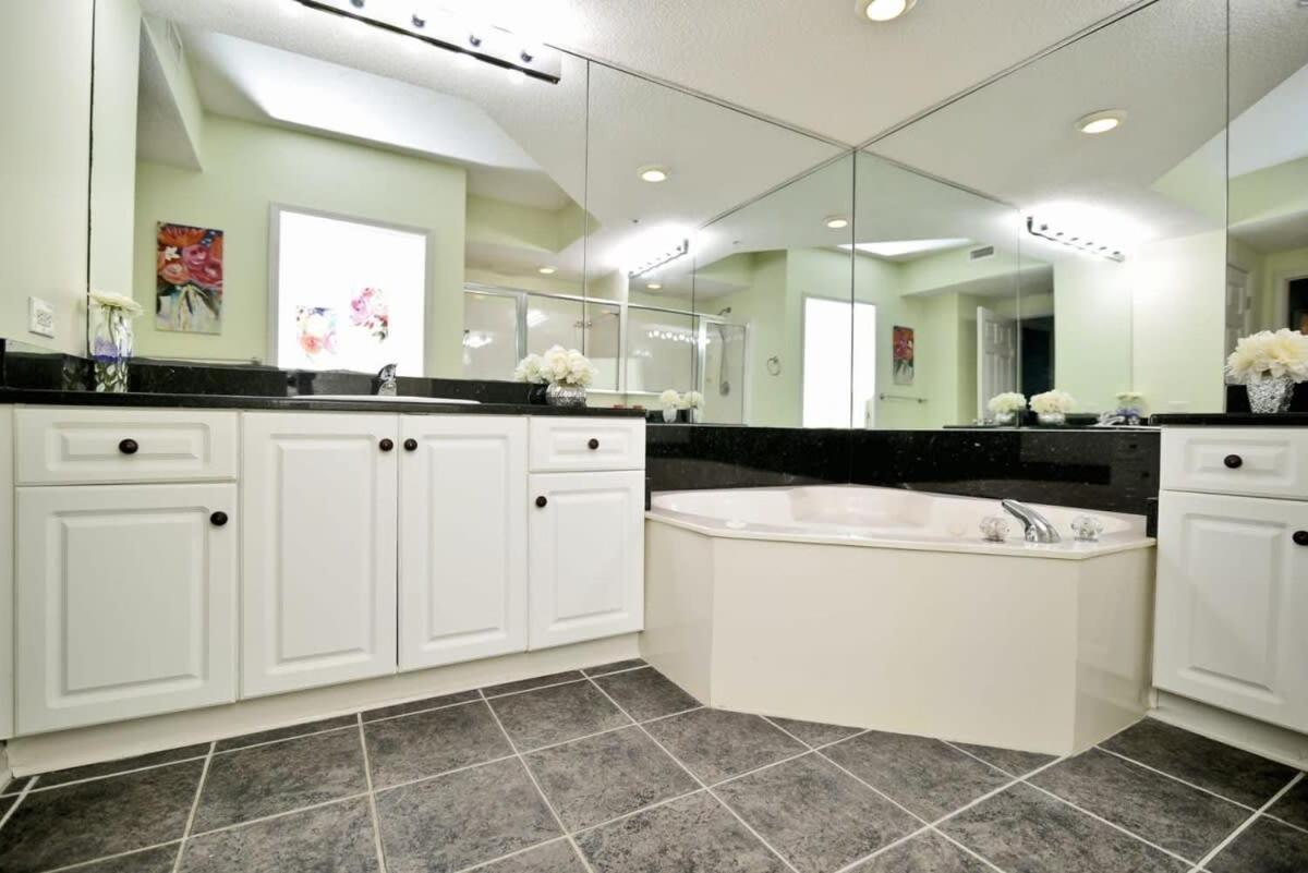 Waterfront Luxury Huge With 15000sf Pool Holiday home Myrtle Beach