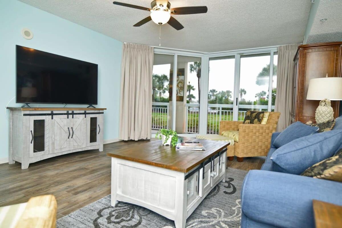 Waterfront Luxury Huge With 15000sf Pool