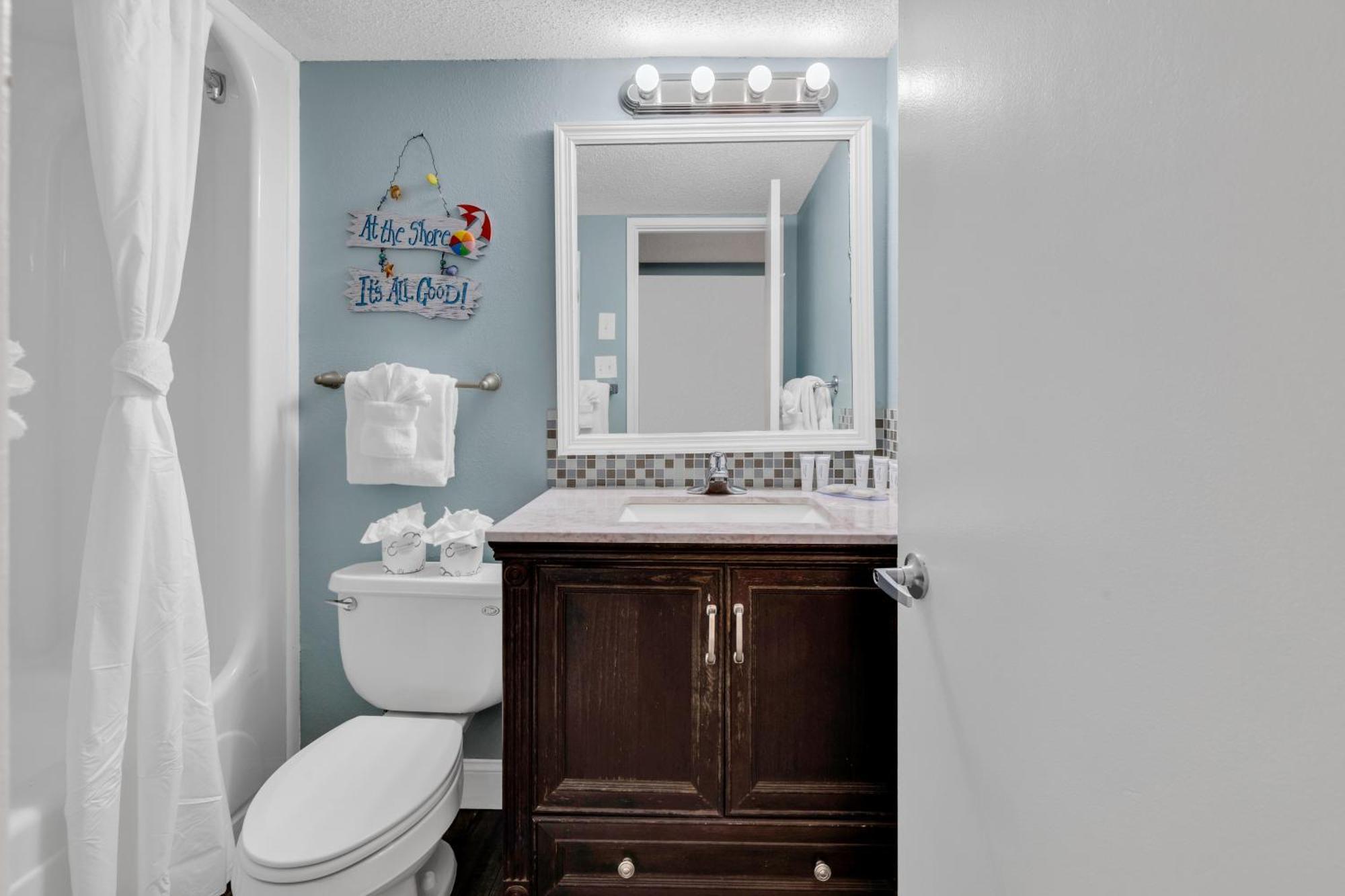 Ocean Front 1br With 2 Balconies Apartment