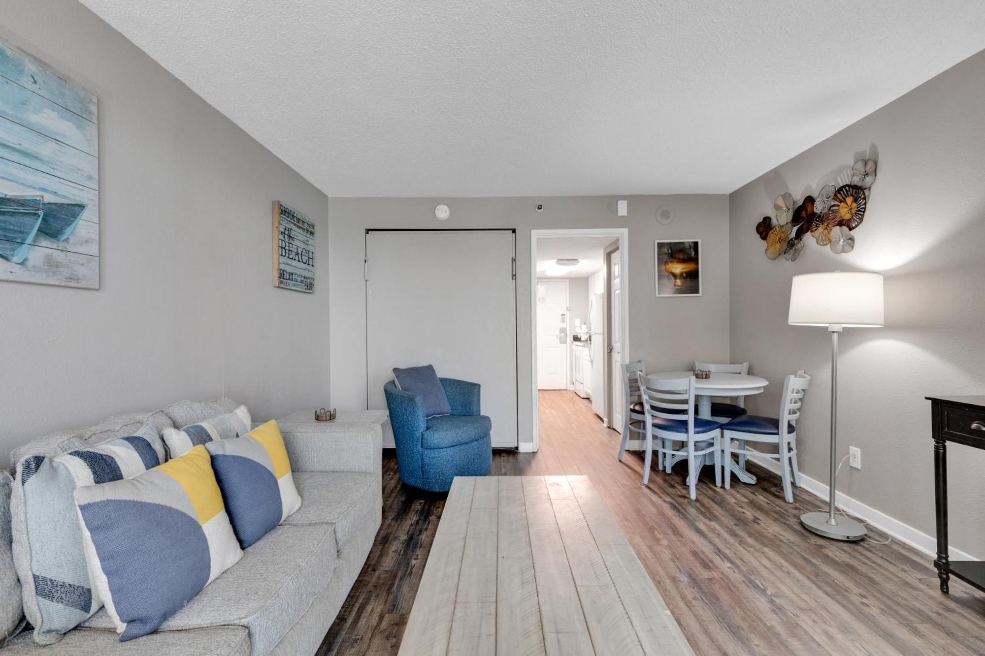 Ocean Front 1br With 2 Balconies *