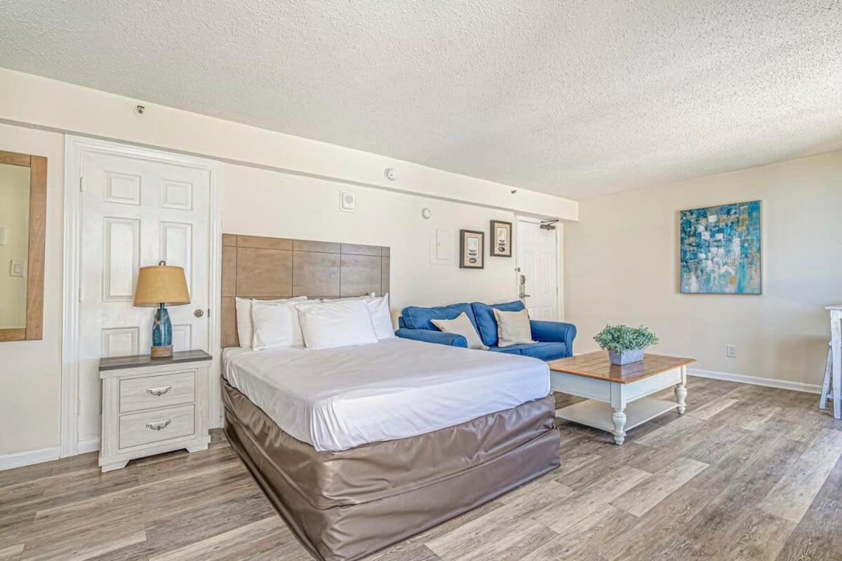 Great Unit With Large Windows To View The - Colony 1200 Holiday home *