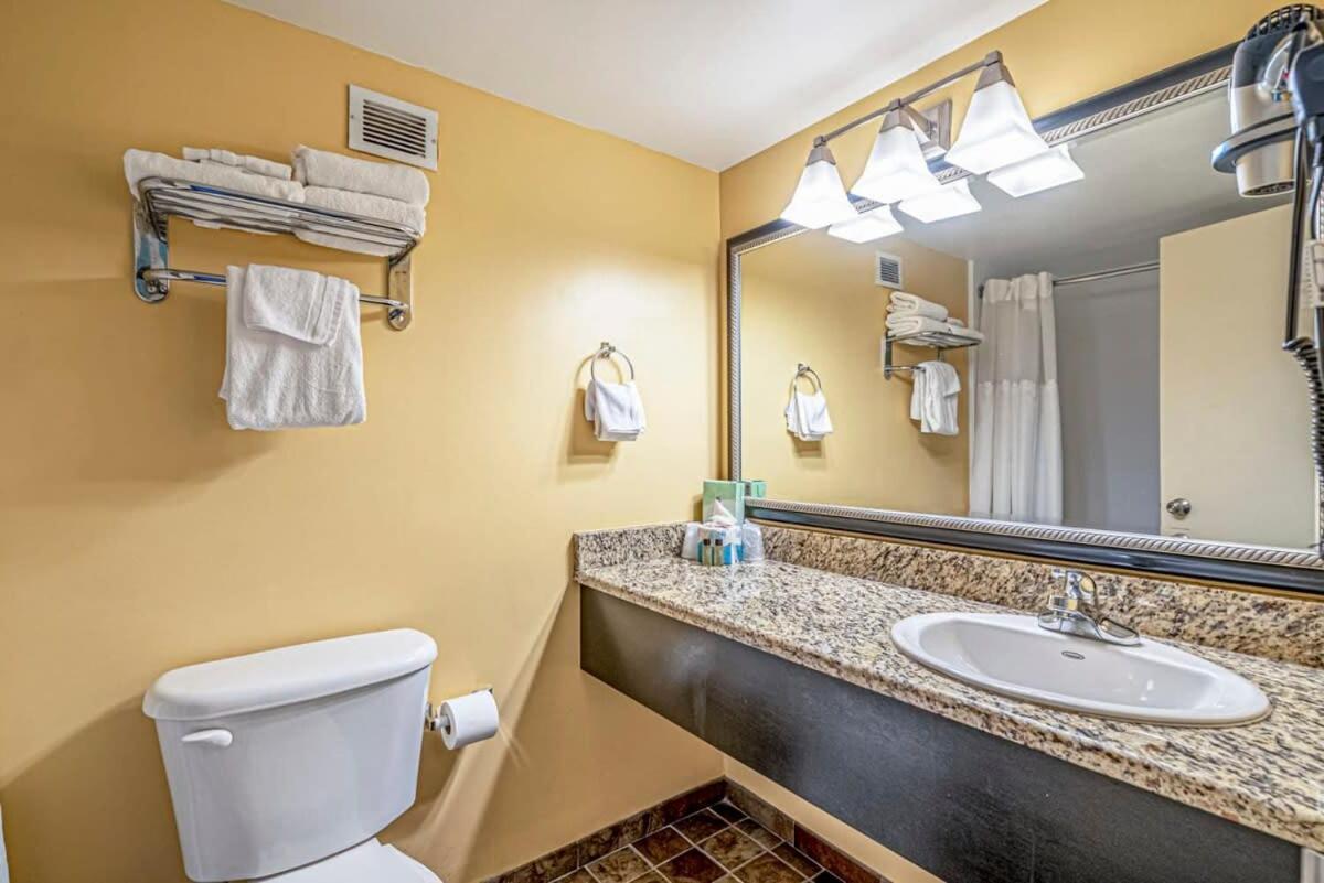 Landmark Courtyard View - Unit 1408 Holiday home Myrtle Beach