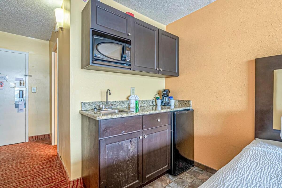 Landmark Courtyard View - Unit 1408 Holiday home *