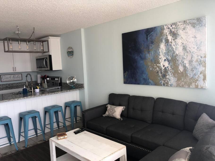 Apartment Gorgeous 2 Br/ 2 Bedroom Newly Renovated Beachfront *