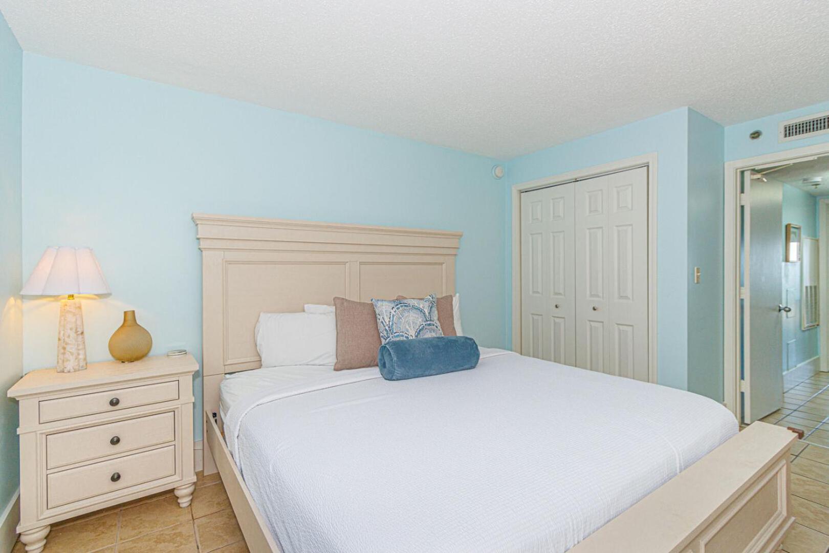 Beautiful Condo! Direct Oceanfront - 1 Bedroom, 1 Bath - Atlantica 200