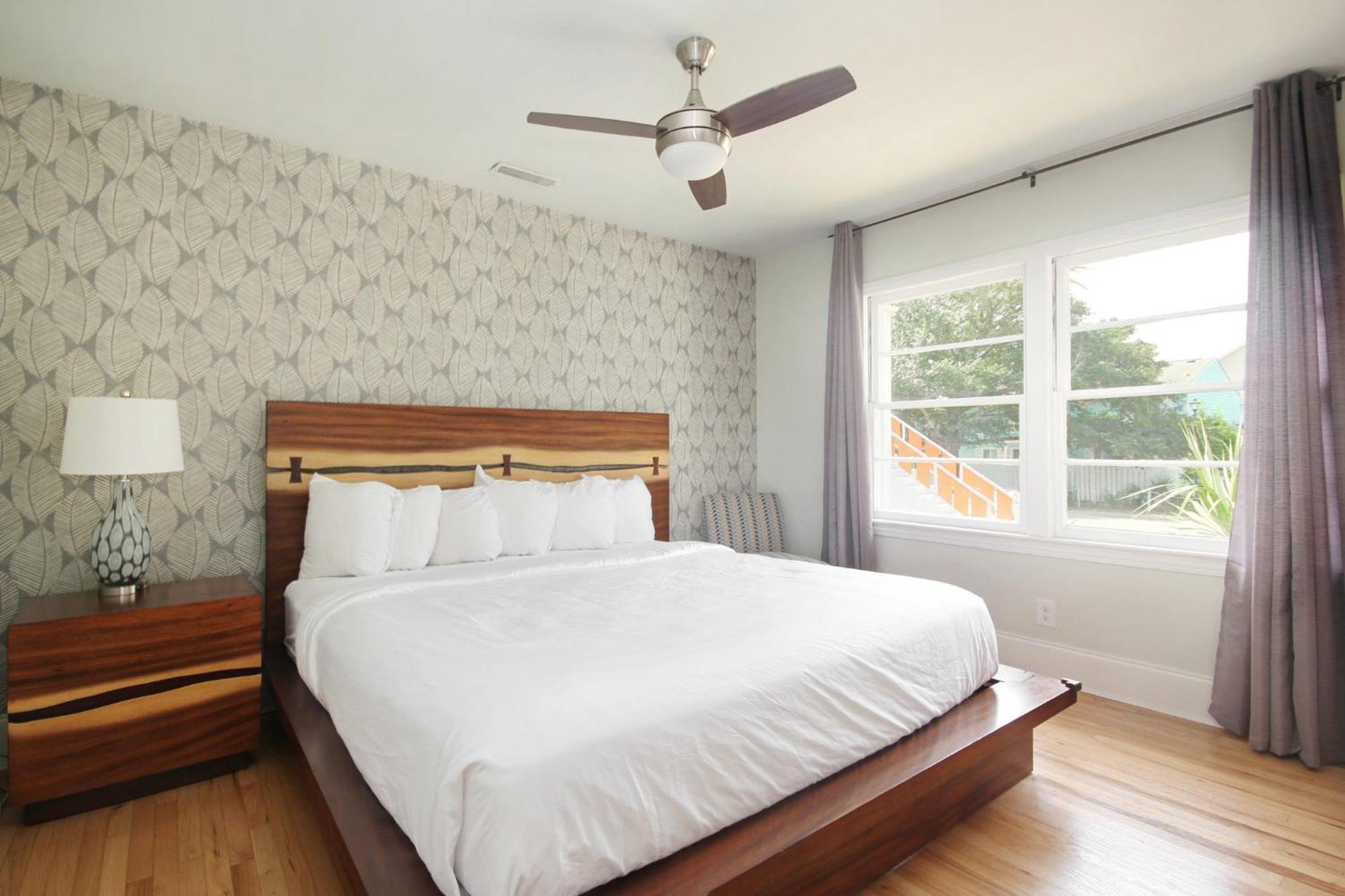 Shores Hotel