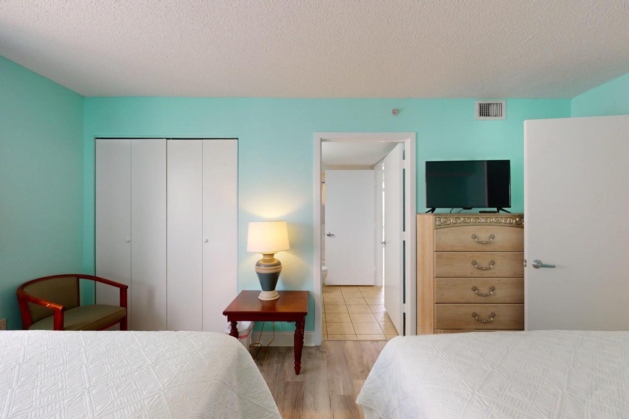 Roxanne Towers 1101 Apartment