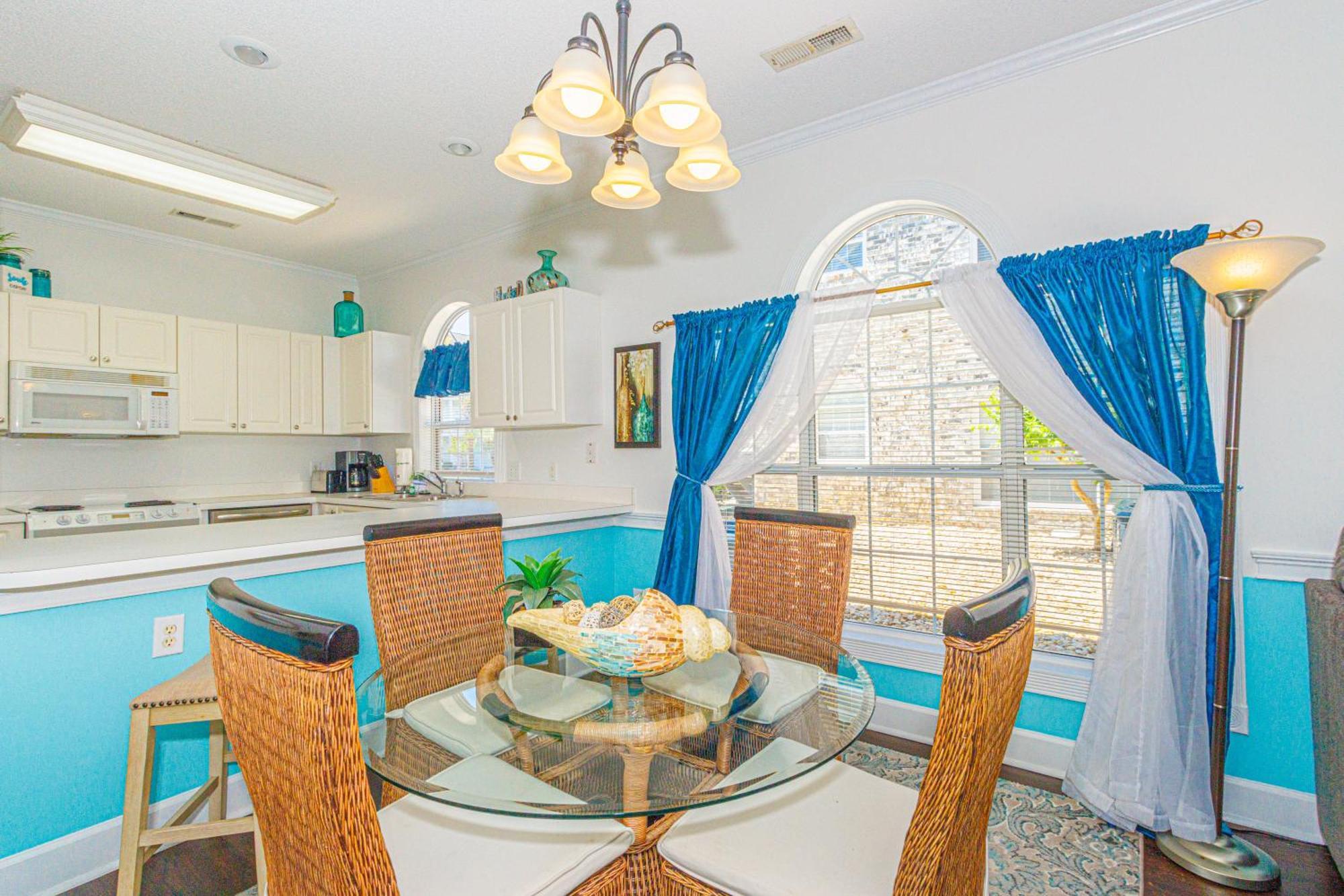 First Floor 2 Bedroom With Golf Course Views-magnolia Place 101 - Sleeps 6 Guests! *