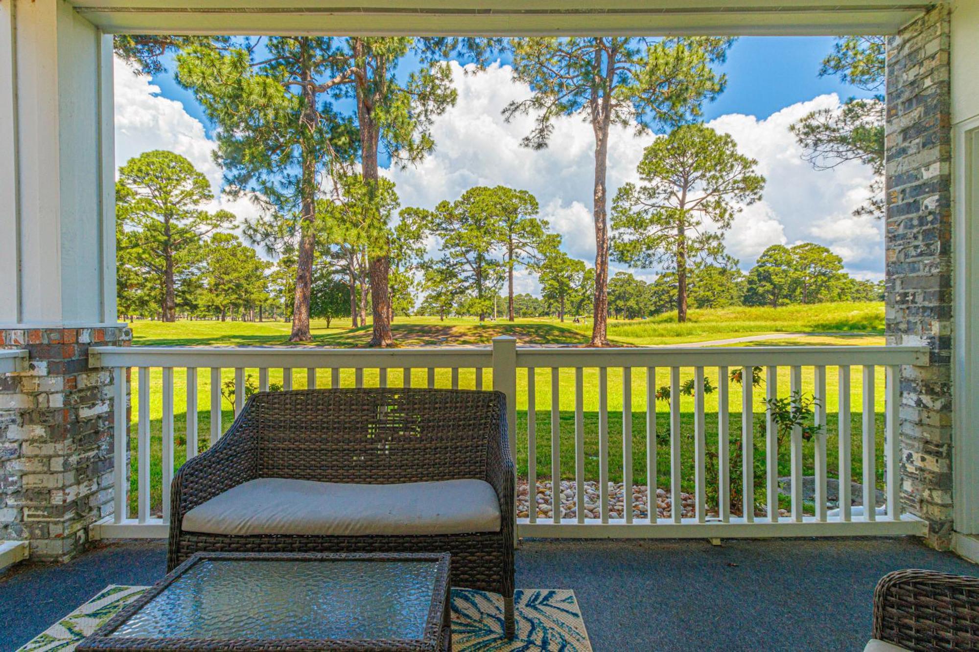 First Floor 2 Bedroom With Golf Course Views-magnolia Place 101 - Sleeps 6 Guests! *