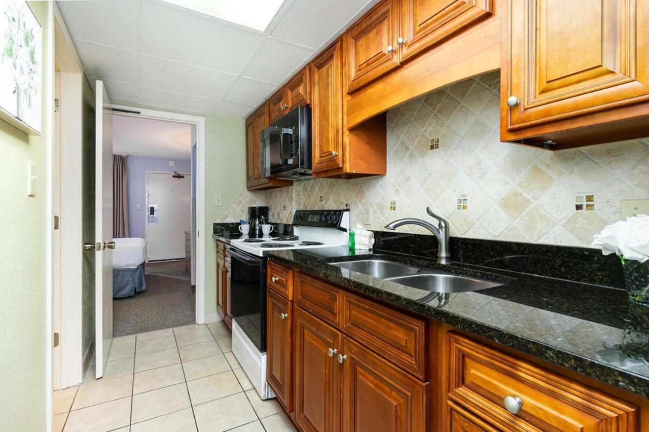 Oceanfront 1 Bedroom Condo-amazing Views! Perfect For 4 Guests! Landmark 1438 Myrtle Beach