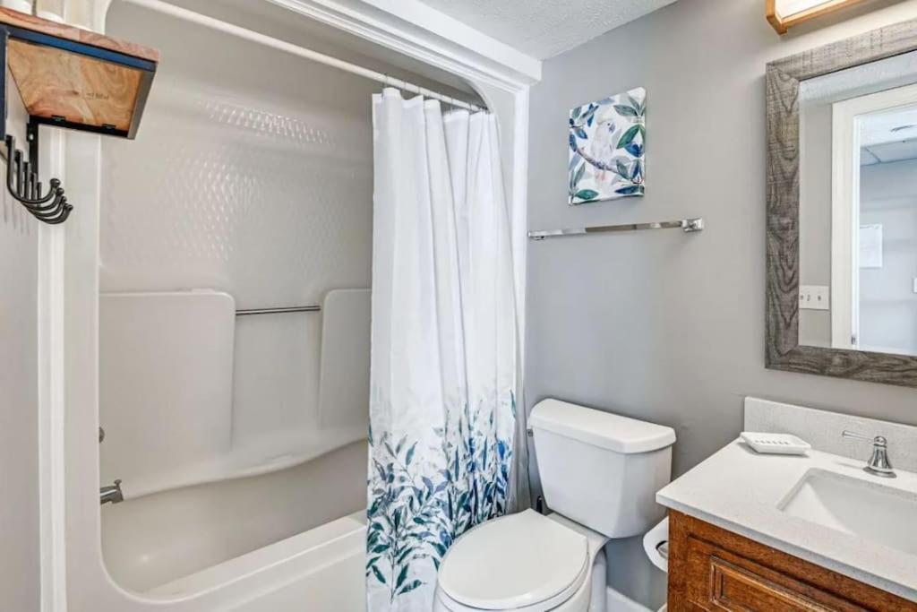 The Beachside Dacha - Lock-out 2 Bedroom Ocean View Apartment Myrtle Beach