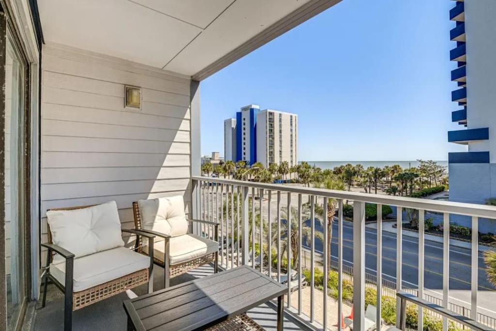 The Beachside Dacha - Lock-out 2 Bedroom Ocean View *