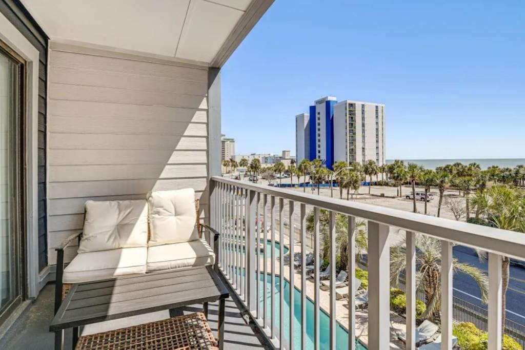 The Beachside Dacha - Lock-out 2 Bedroom Ocean View