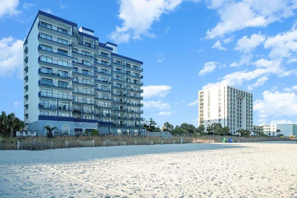 The Beachside Dacha - Lock-out 2 Bedroom Ocean View Apartment *