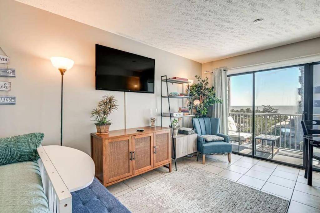 The Beachside Dacha - Lock-out 2 Bedroom Ocean View Apartment Myrtle Beach