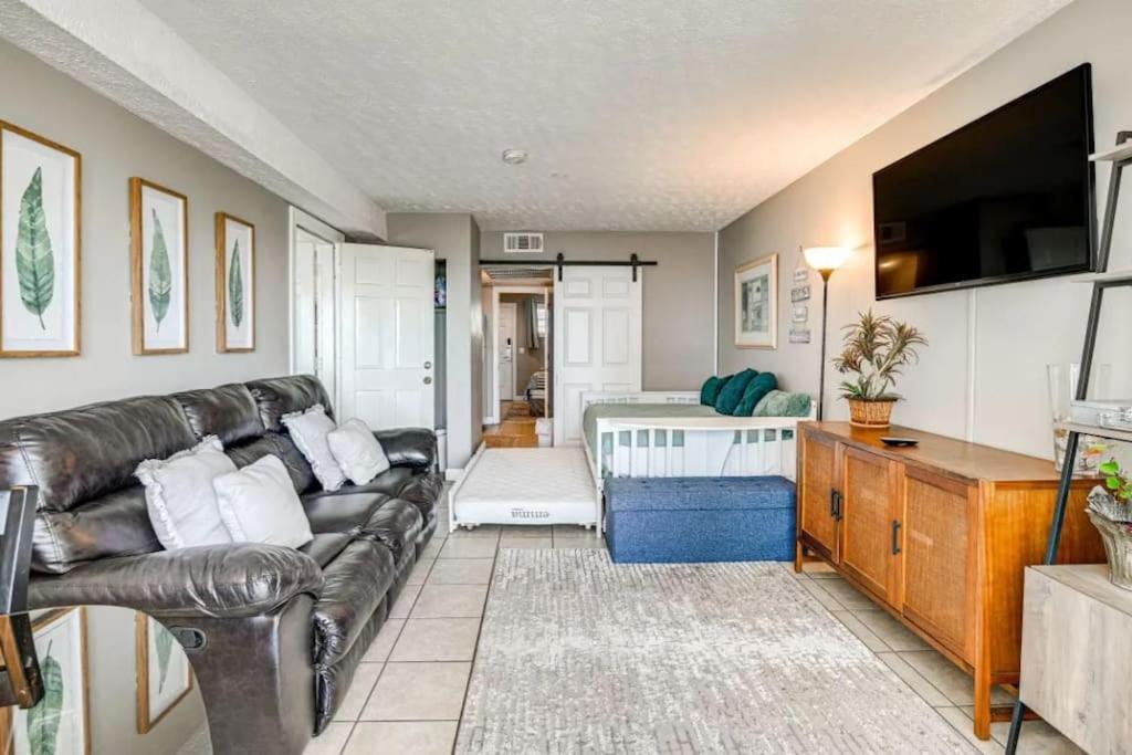 The Beachside Dacha - Lock-out 2 Bedroom Ocean View Myrtle Beach