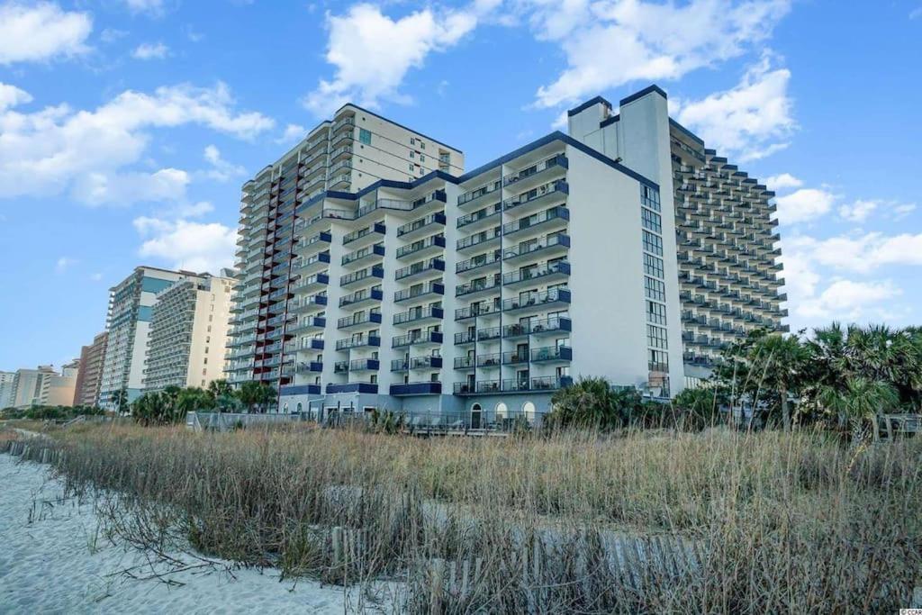 The Beachside Dacha - Lock-out 2 Bedroom Ocean View Apartment