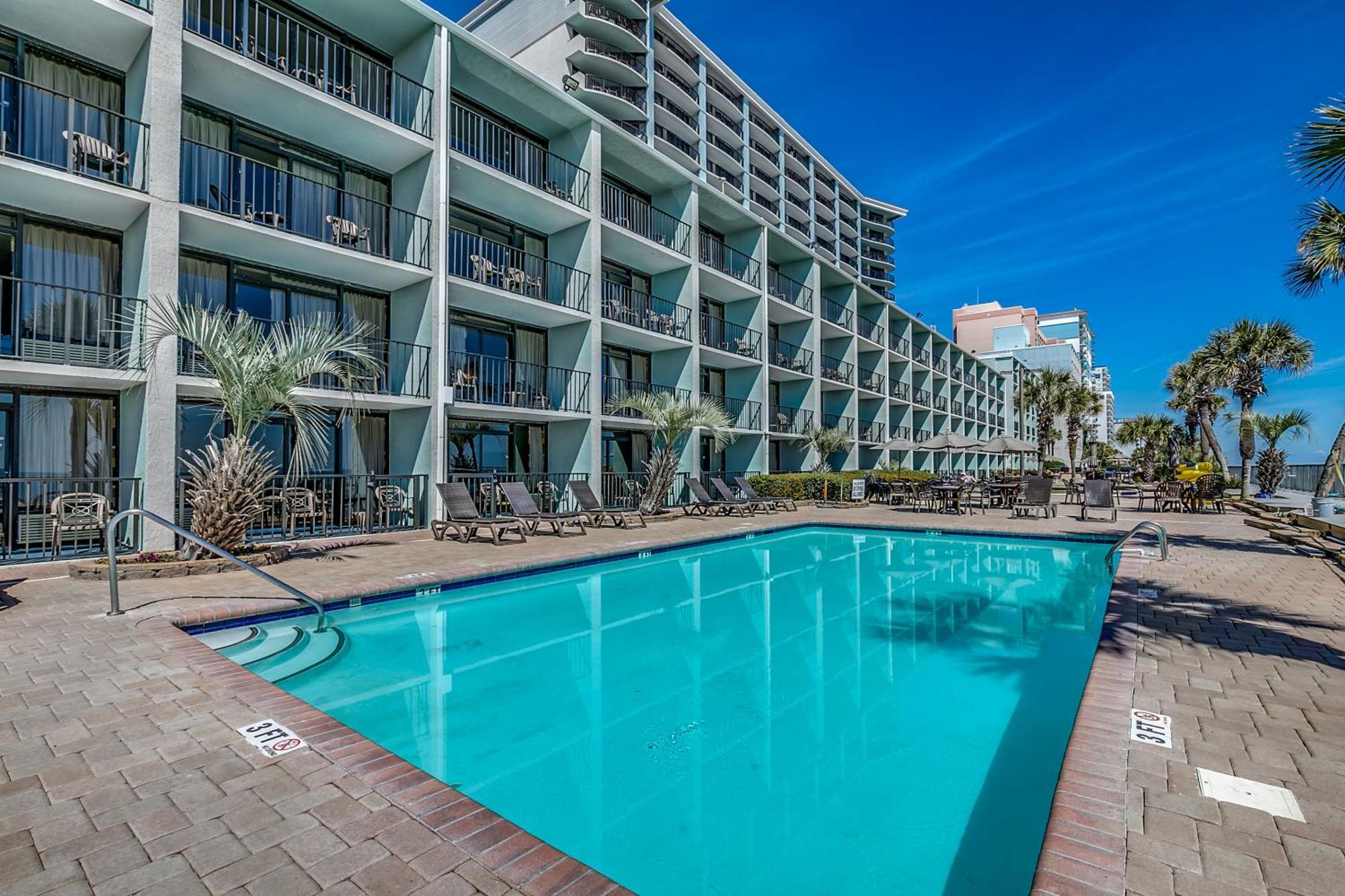 Stylish Oceanfront Sleeps 4! Apartment