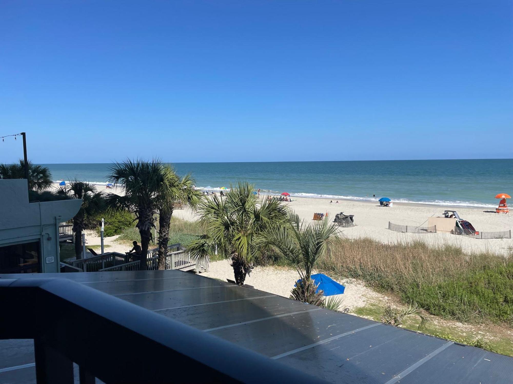 Stylish Oceanfront Sleeps 4! Apartment *