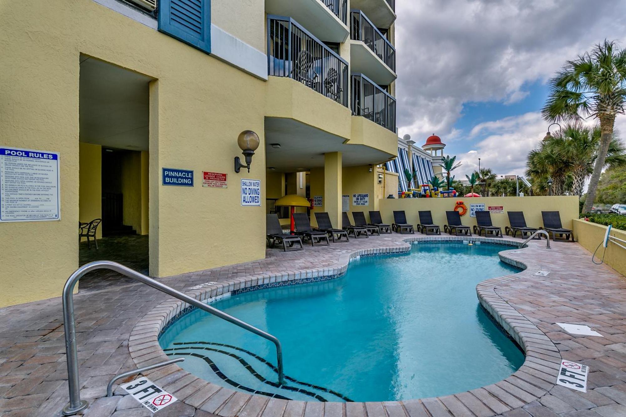 Stylish Oceanfront Sleeps 4! * Myrtle Beach