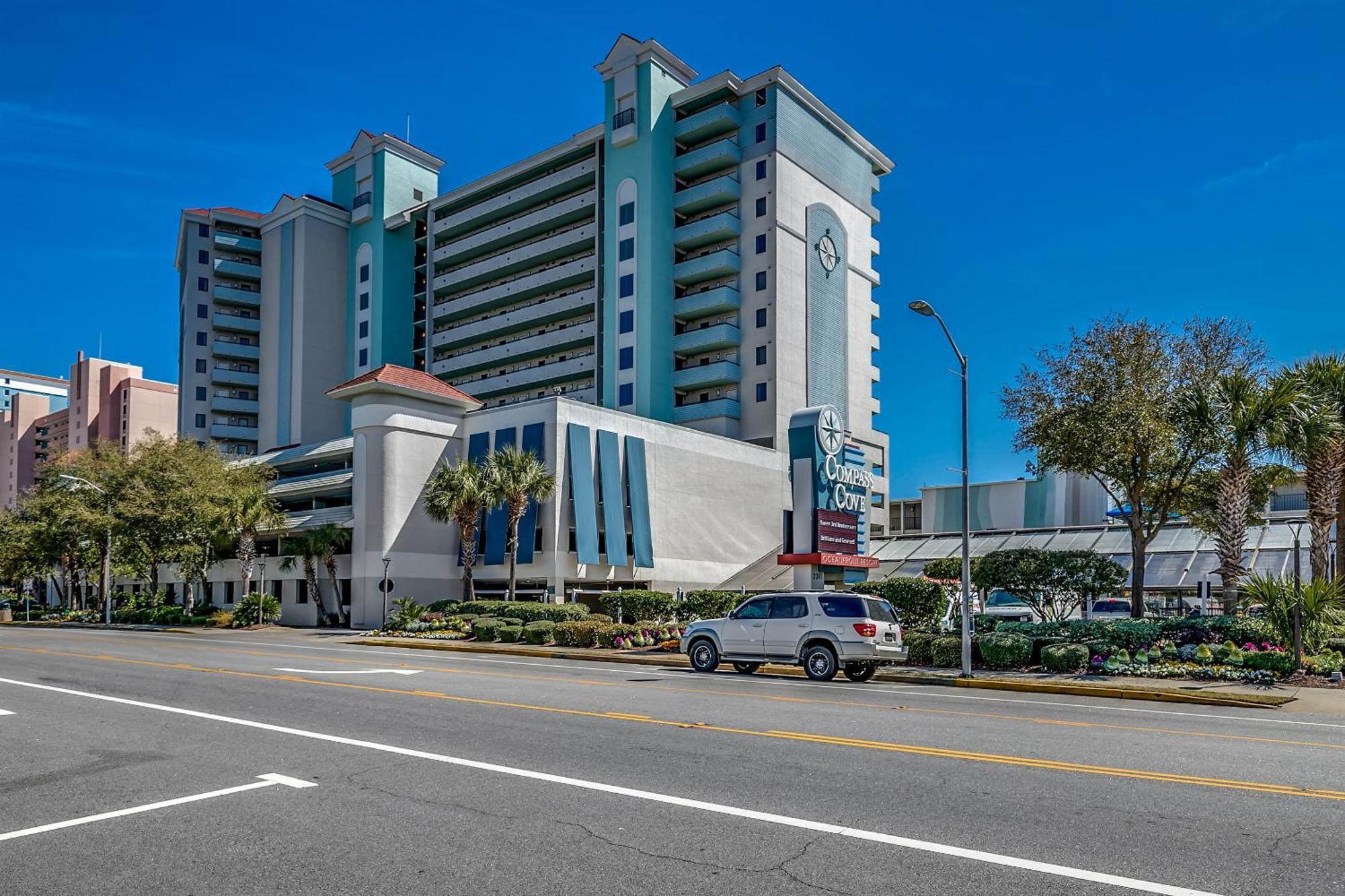 Stylish Oceanfront Sleeps 4! Apartment