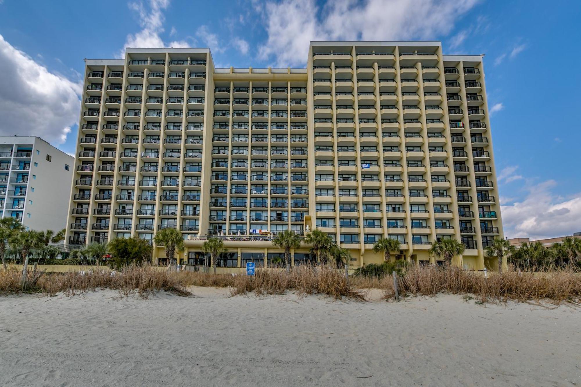 Apartment Stylish Oceanfront Sleeps 4!