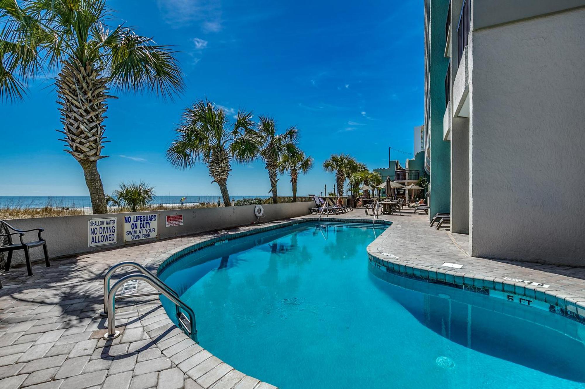 Stylish Oceanfront Sleeps 4! Apartment *
