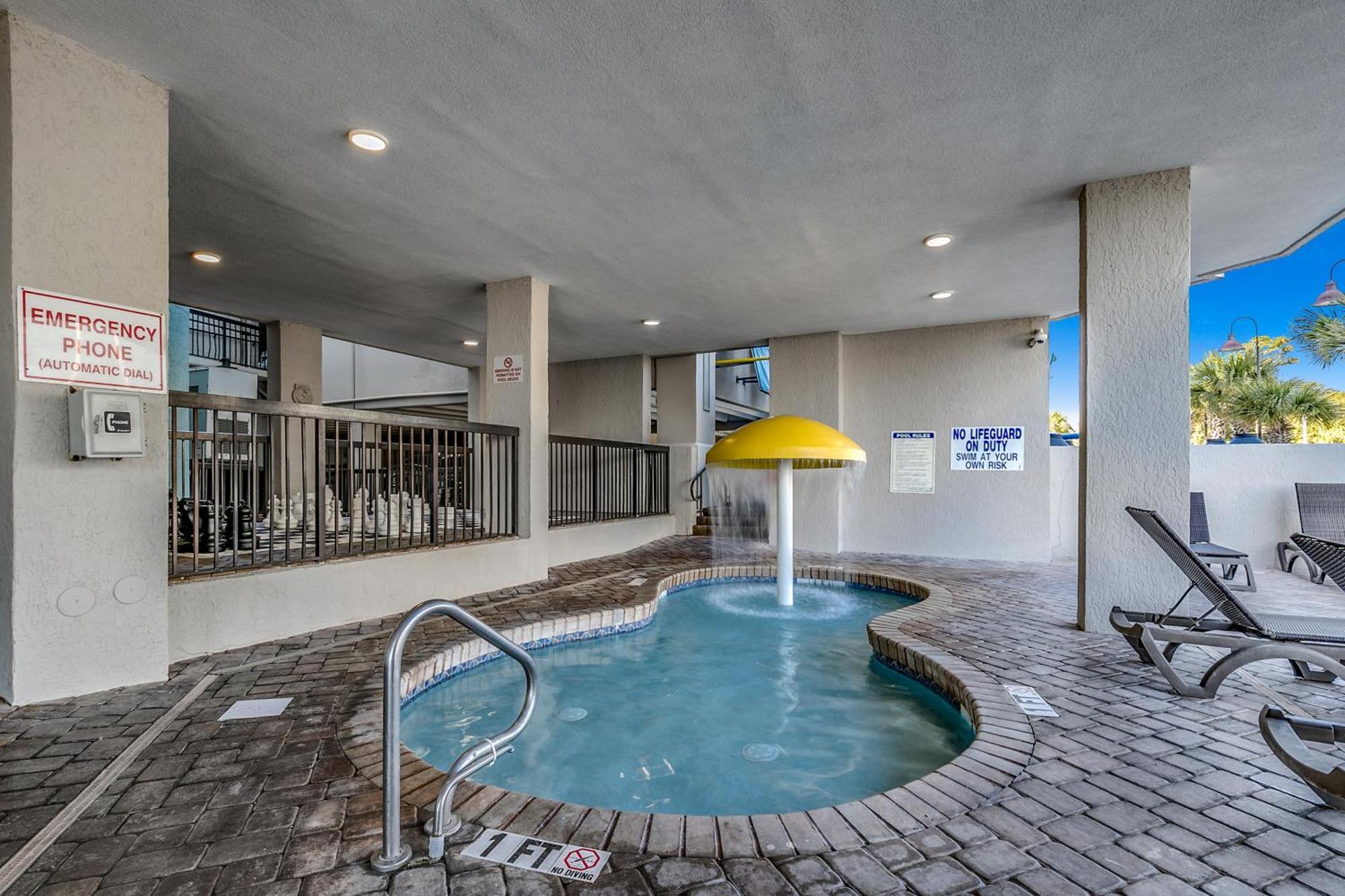 Stylish Oceanfront Sleeps 4!