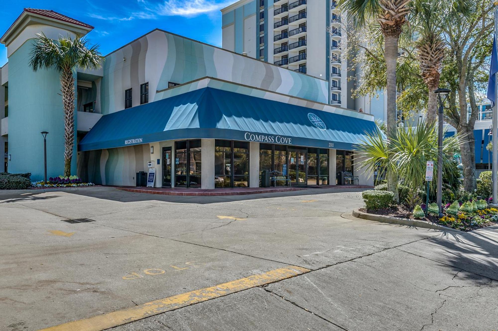 Stylish Oceanfront Sleeps 4! Apartment *