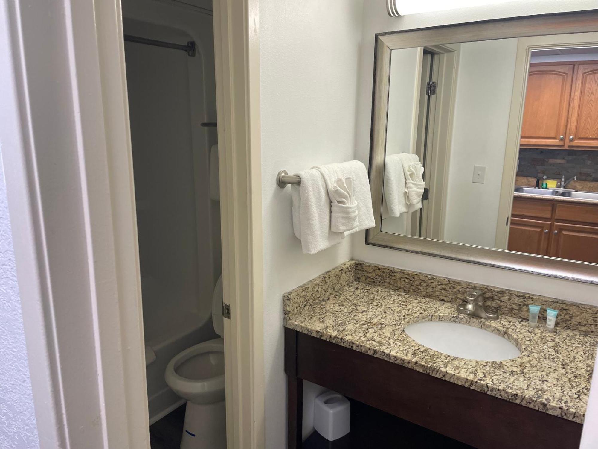 Stylish Oceanfront Sleeps 4! *