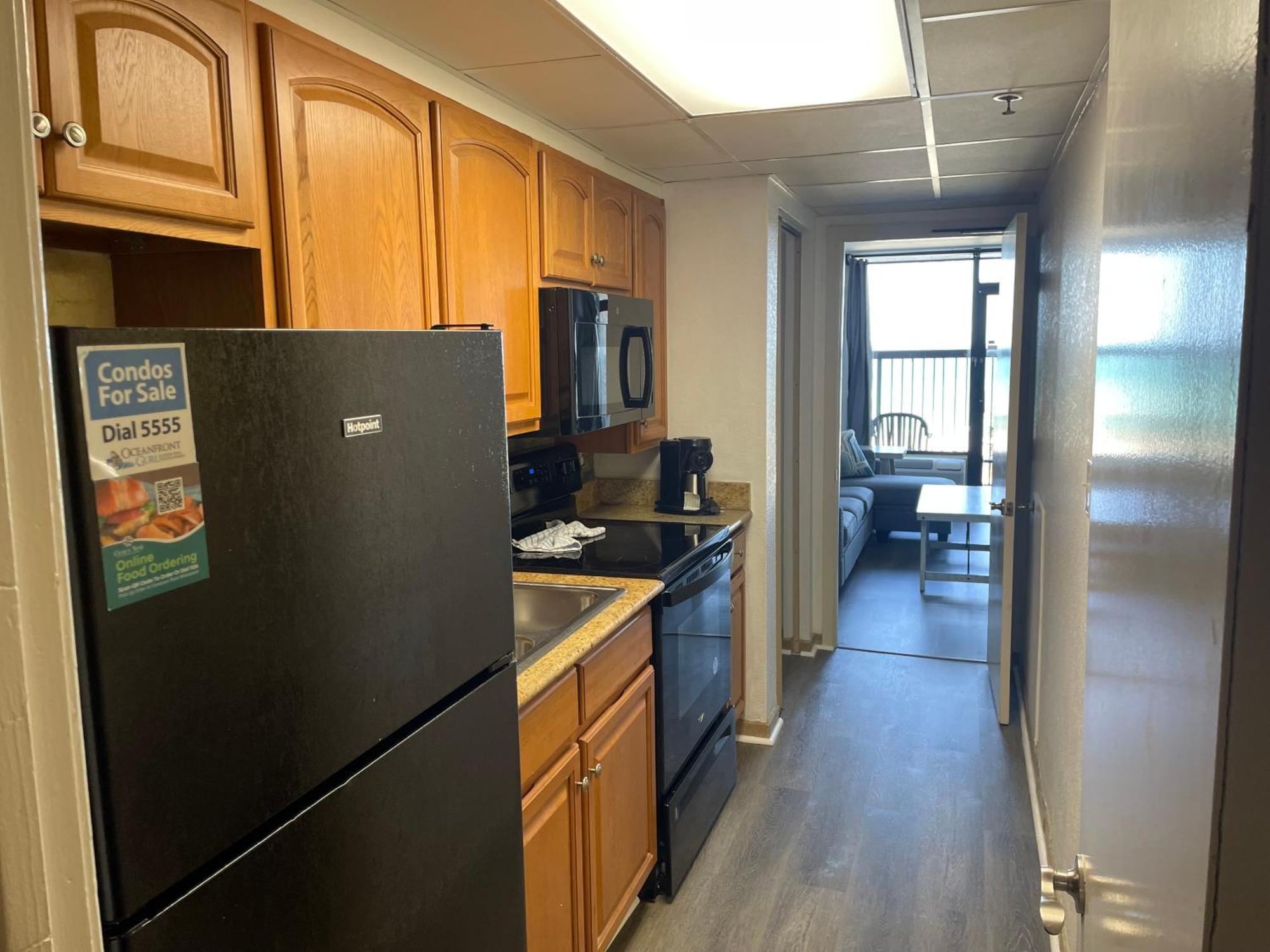 Apartment Stylish Oceanfront Sleeps 4! *