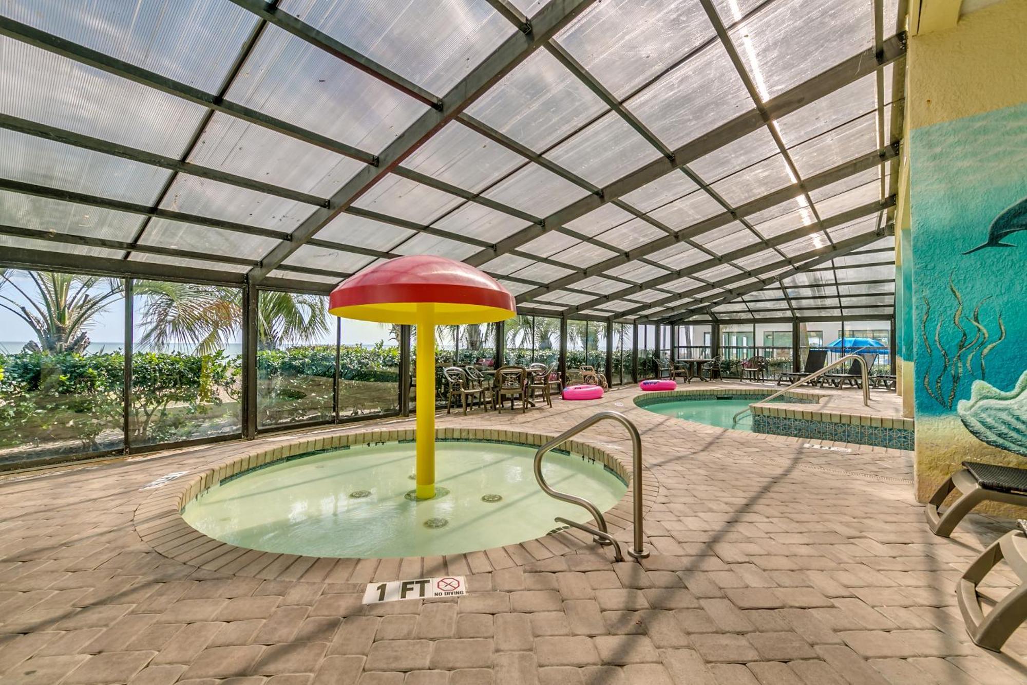 Stylish Oceanfront Sleeps 4! *