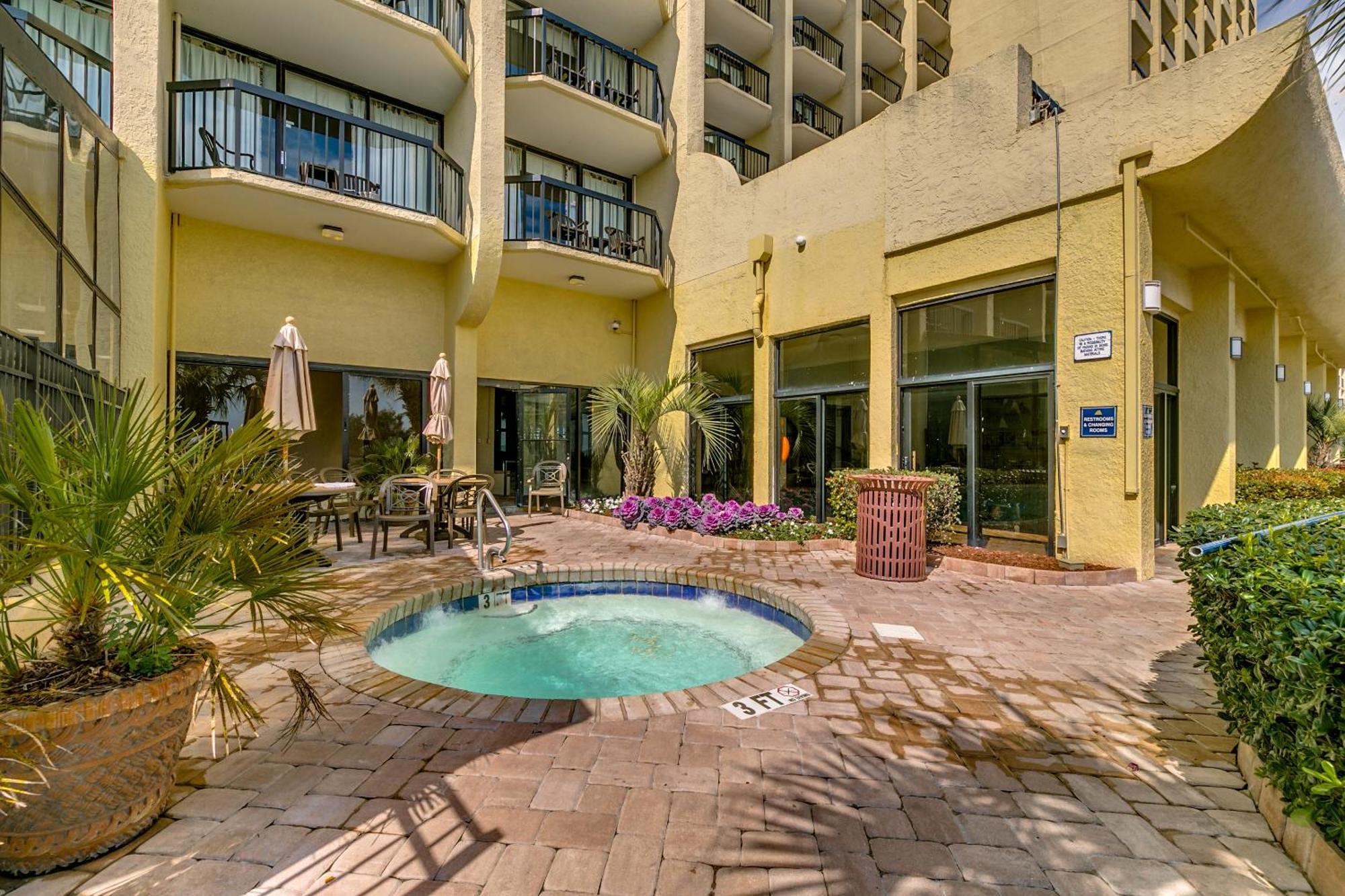 Stylish Oceanfront Sleeps 4!