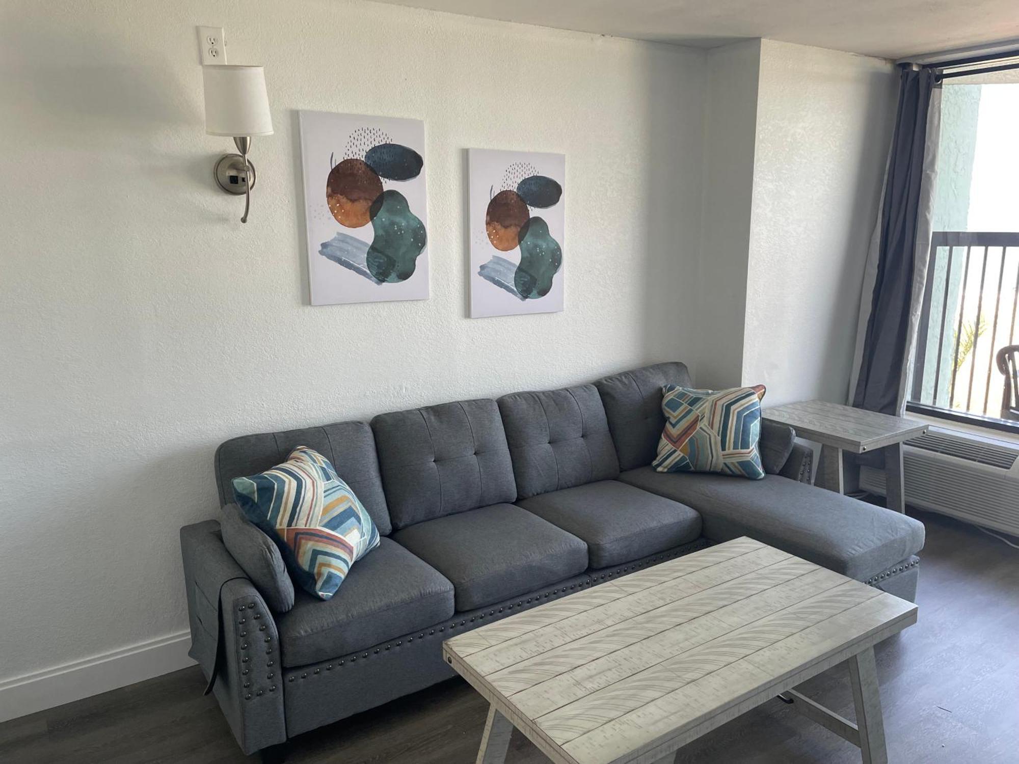 Stylish Oceanfront Sleeps 4! Apartment Myrtle Beach