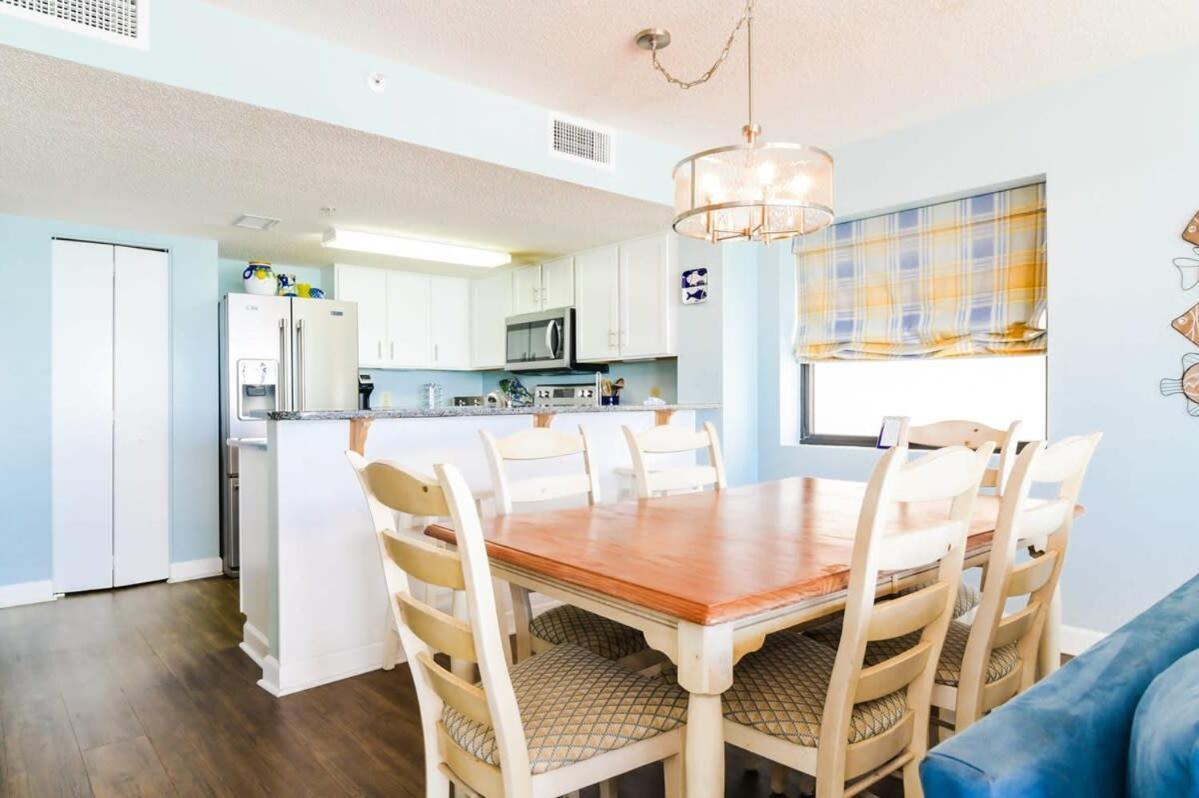 The Blue Dune Oceanfront Huge Balcony W Lazy River Holiday home *