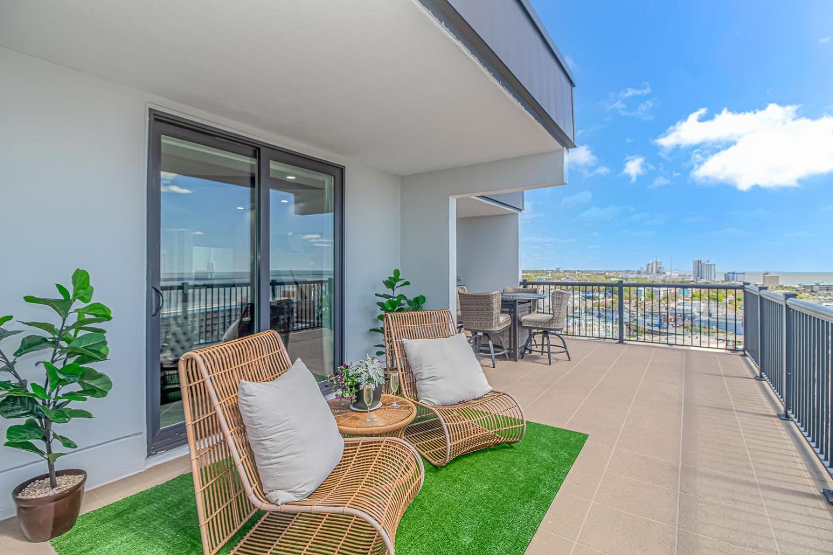 Breathtaking Penthouse At Towers! Stunning Views! Holiday home *