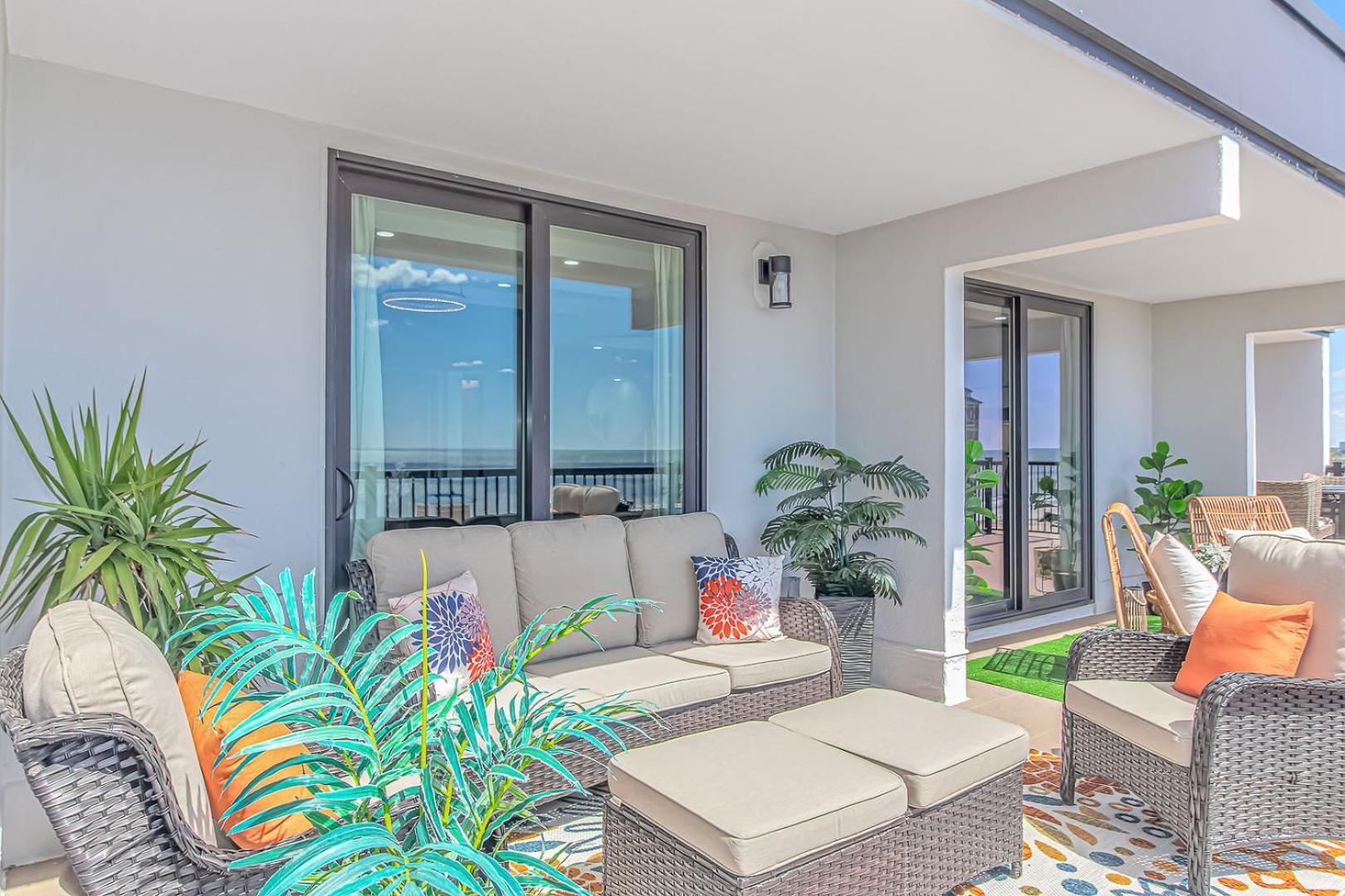 Breathtaking Penthouse At Towers! Stunning Views! * Myrtle Beach