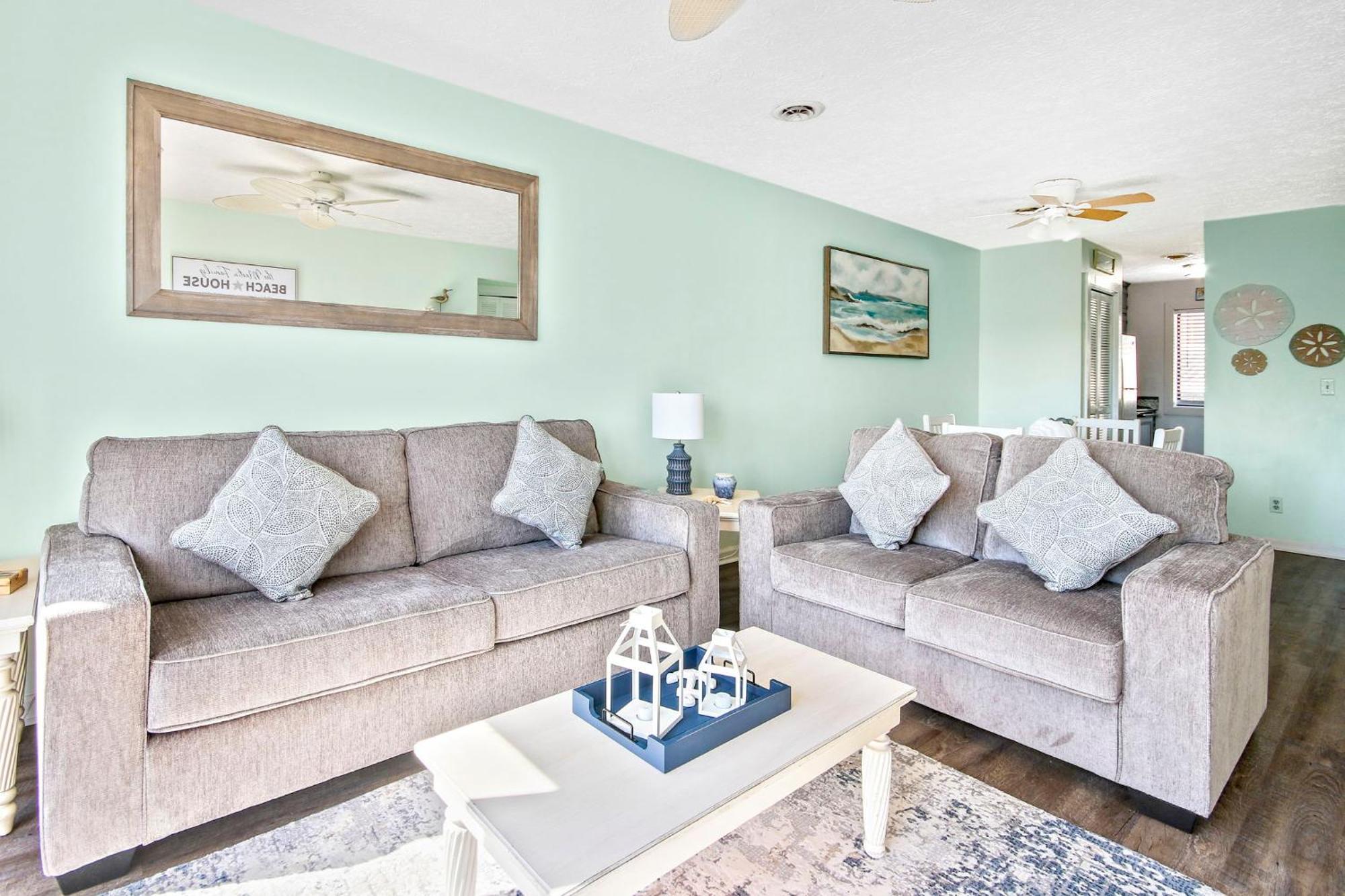 Sandy Toes And Sunny Ray's Apartment *