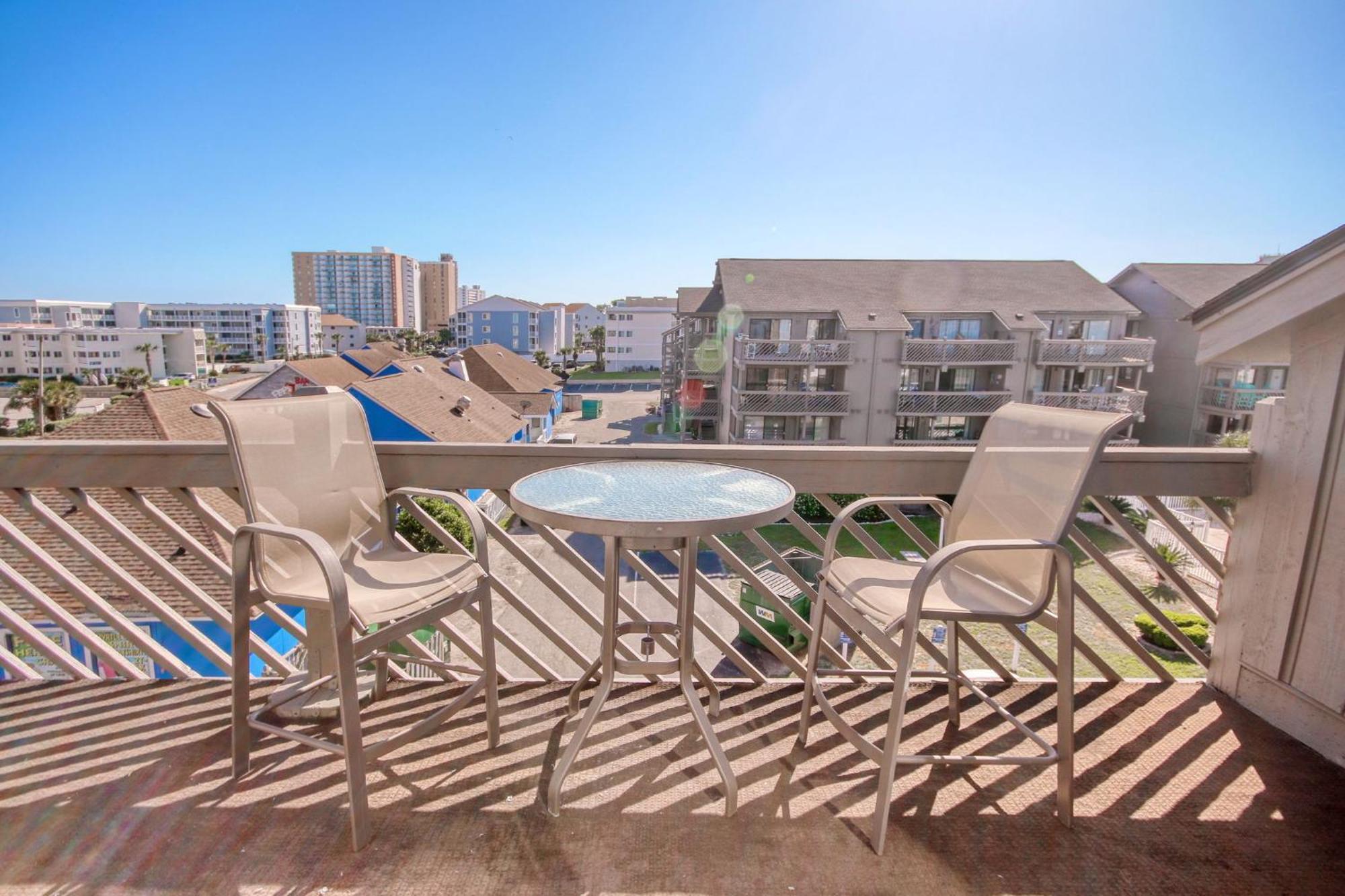 Sandy Toes And Sunny Ray's Apartment *
