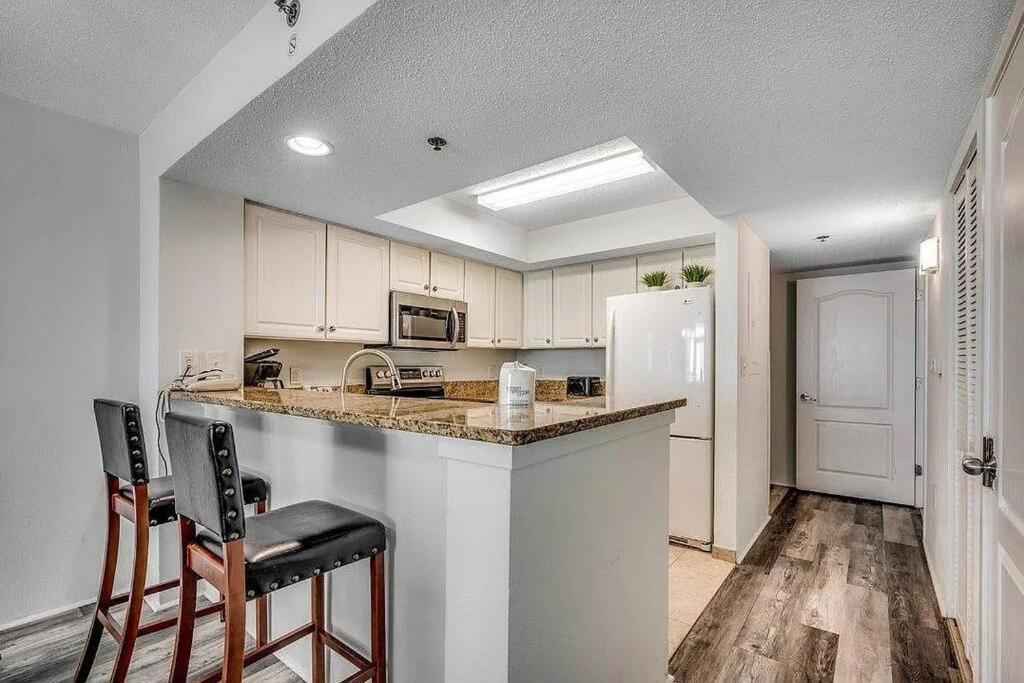 Spectacular Ocean And Coastline Views Cb 14th Floor *