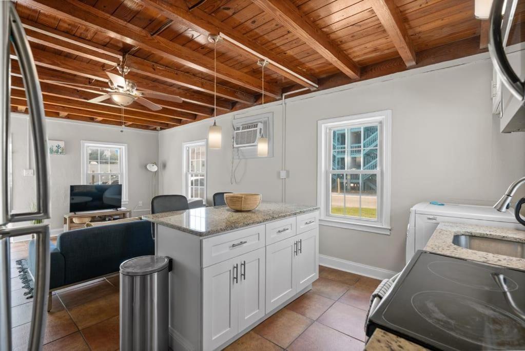 Apartment Cozy And 2br Parking 2min Walk To