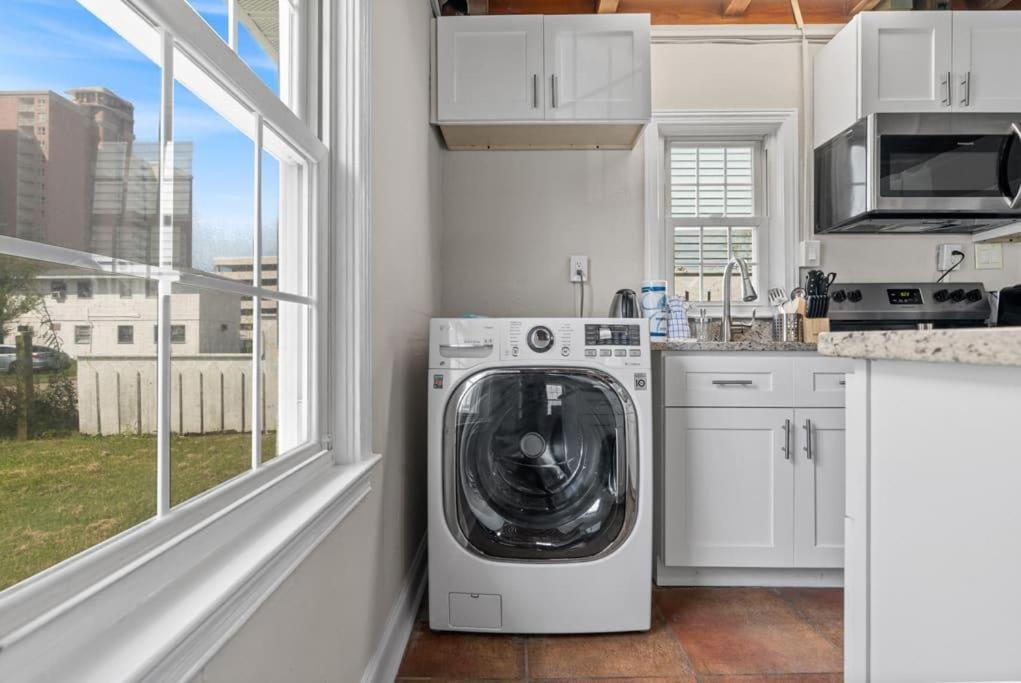 Cozy And 2br Parking 2min Walk To Apartment *