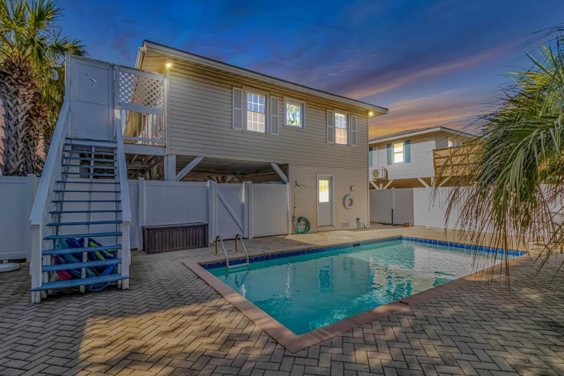 Beautifully Updated House-bella Sirena! Short Walk To The Beach! Sleeps 8! Myrtle Beach